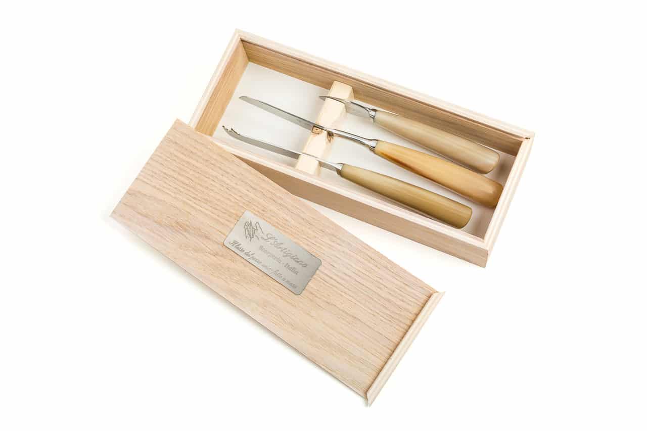 Box set with three Forged Cheese Knives with Ox Horn Handles - Cheese Knives and Accessories - Knife Shop L'Artigiano Scarperia - 02